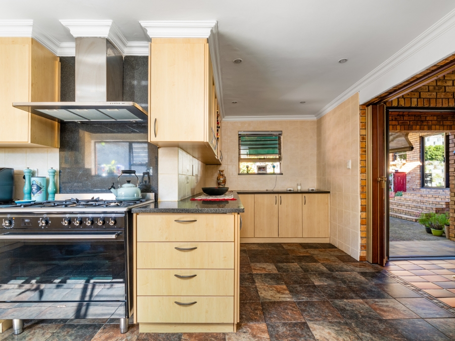 6 Bedroom Property for Sale in The Village Western Cape